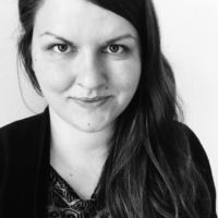 Christin Iffert ist ein Brandenburger Kind, aufgewachsen in Falkensee und Jüterbog, nie zu weit entfernt von der Großstadt Berlin. Jugend, das ist für die MAZ-Volontärin vor allem eins: Muttitaxi, der erste Kater nach der Jugendweihe und Freundschaften, die überdauern. Sie studierte in Halle, volontiert seit 2017 bei der MAZ. Und Brandenburg ist bis heute ihre Heimat.