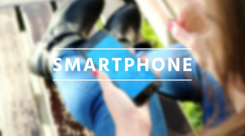 Das Smartphone ist ein ständiger Begleiter, zu dem viele Jugendliche eine emotionale Bindung haben. Ohne digitale Medien entsteht das Gefühl, zu verarmen. Allerdings gilt bei einigen das Display-Gestarre auf Feiern oder bei Treffen mit Freunden als uncool und inakzeptabel.